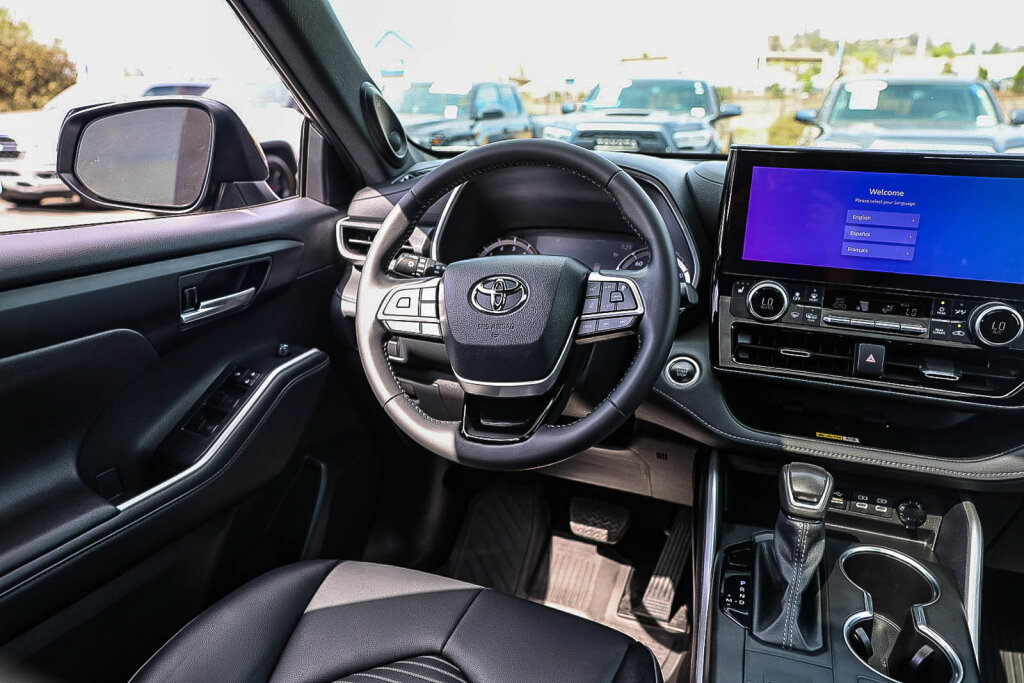 Certified 2024 Toyota Highlander XSE FWD image 4