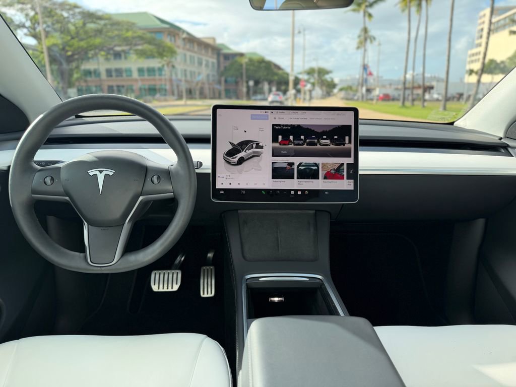 Used 2024 Tesla Model Y Performance image 12