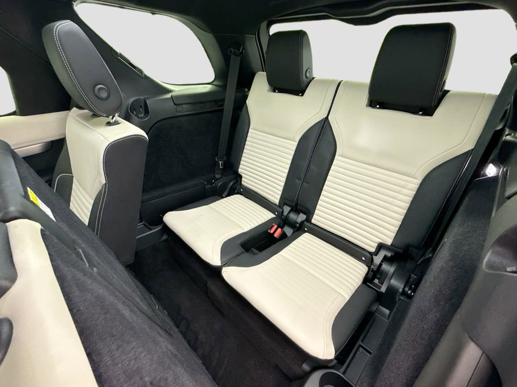 Used 2024 Land Rover Discovery Dynamic SE image 22