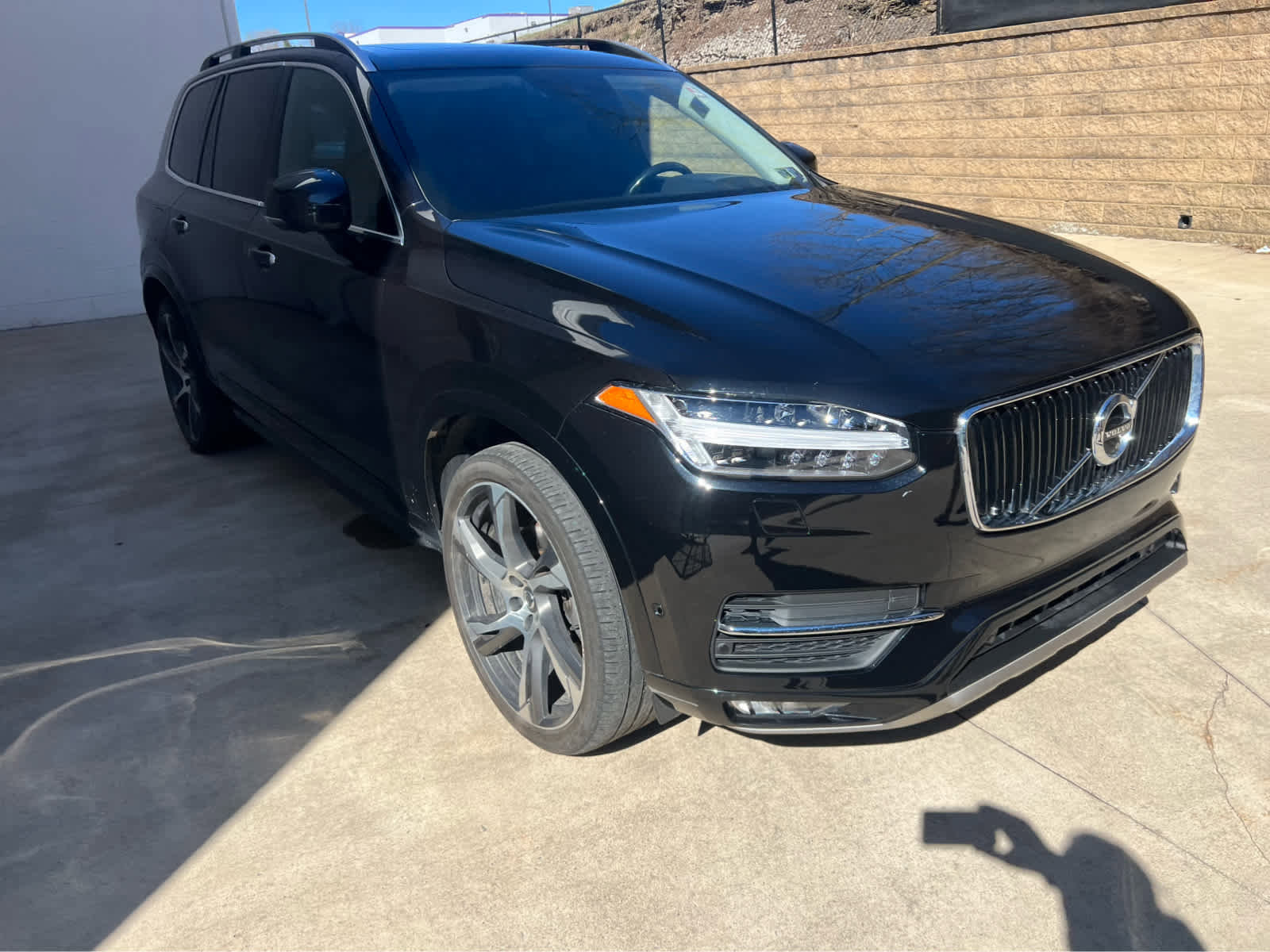 Used 2016 Volvo XC90 T6 Momentum w/ Momentum Plus Package image 2