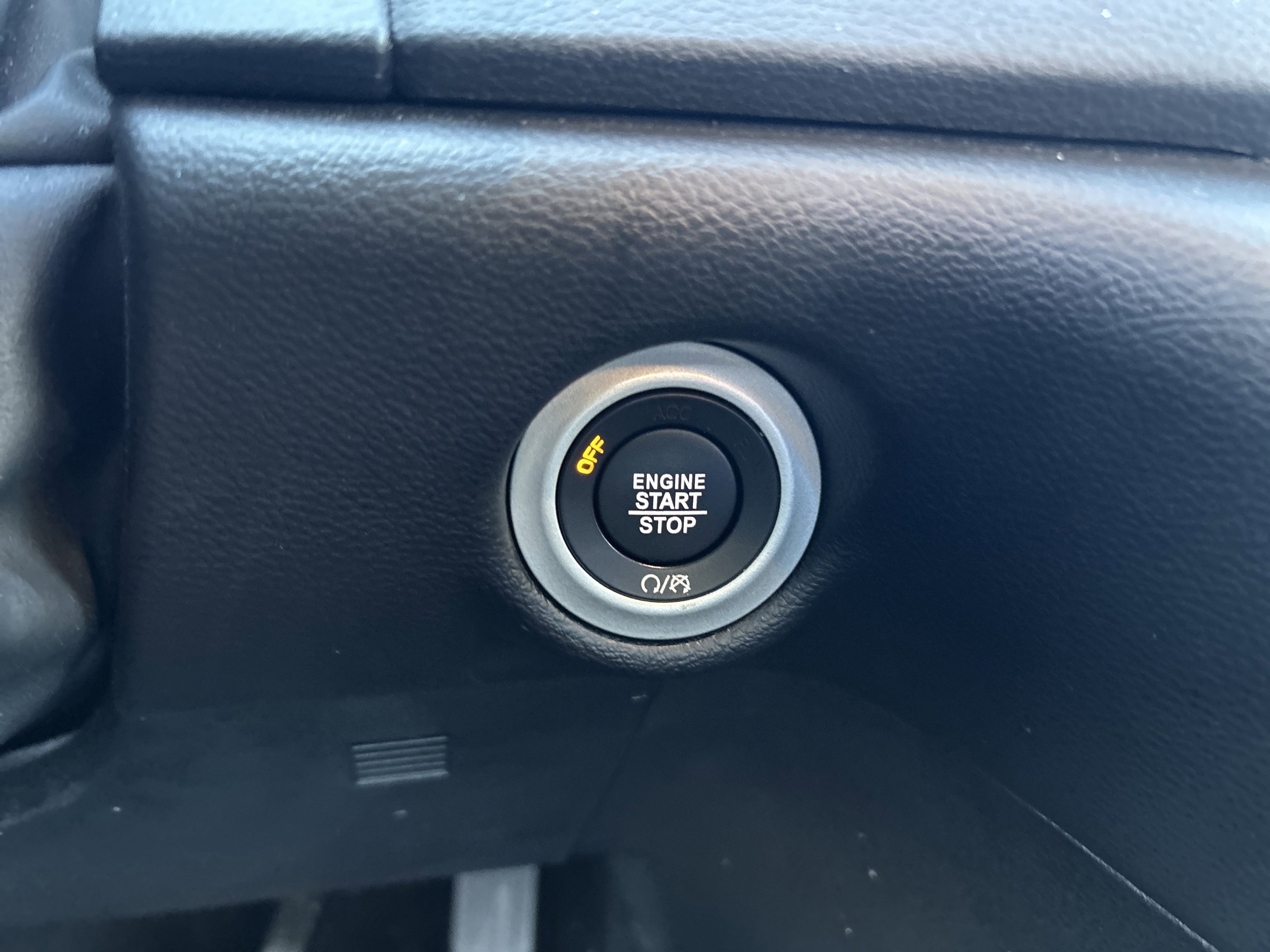 Used 2025 Chrysler Pacifica Select image 23
