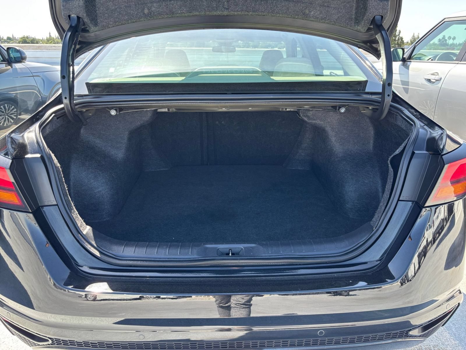 Used 2025 Nissan Altima 2.5 SV FWD image 29