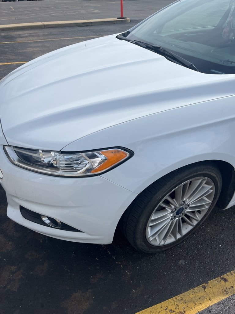 Used 2015 Ford Fusion SE w/ Equipment Group 202A FWD image 2