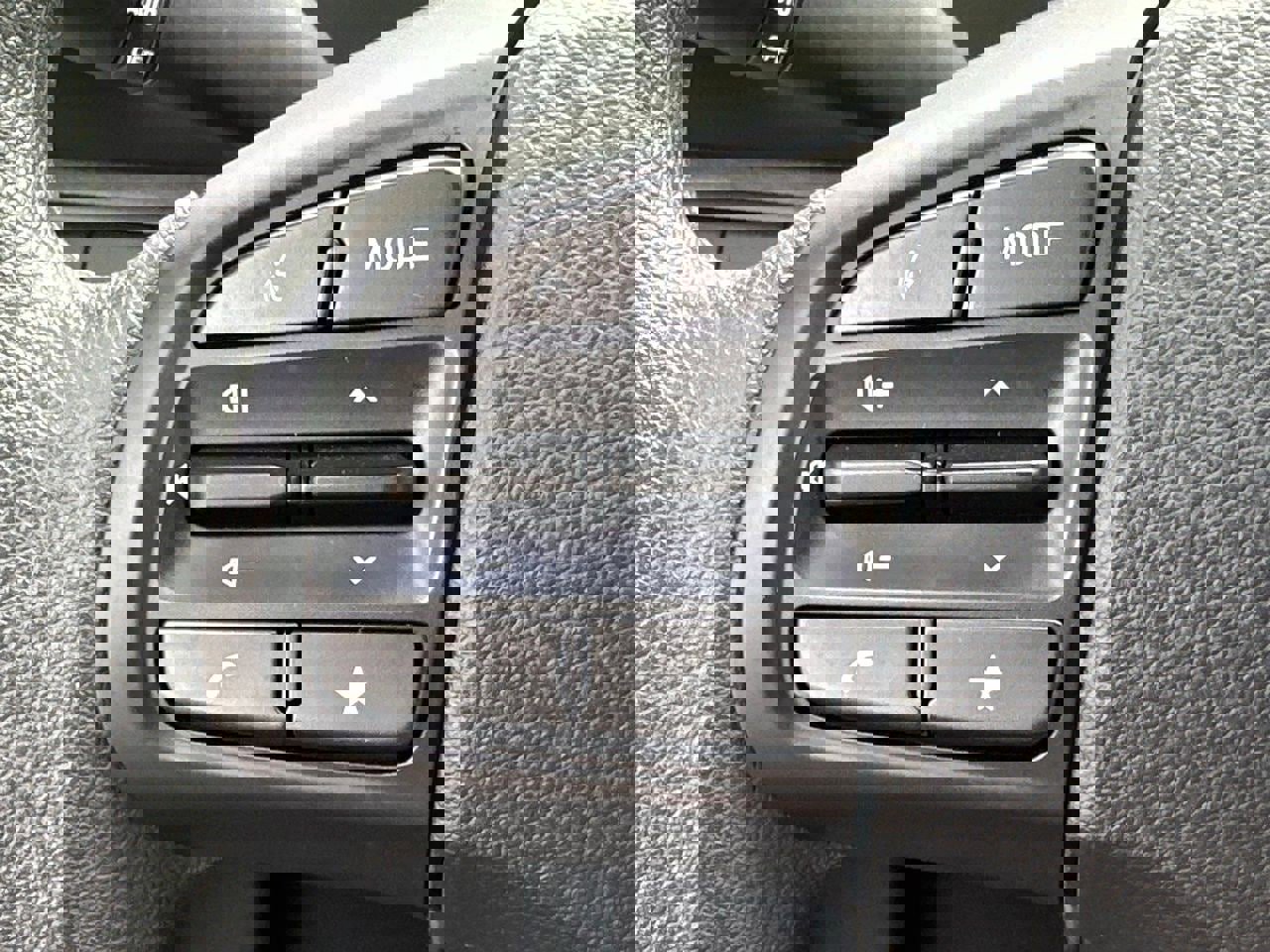 Certified 2025 Hyundai Venue SE image 25