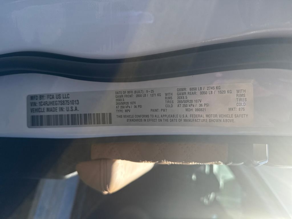 New 2025 Jeep Grand Cherokee Summit w/ Luxury Tech Group V image 24