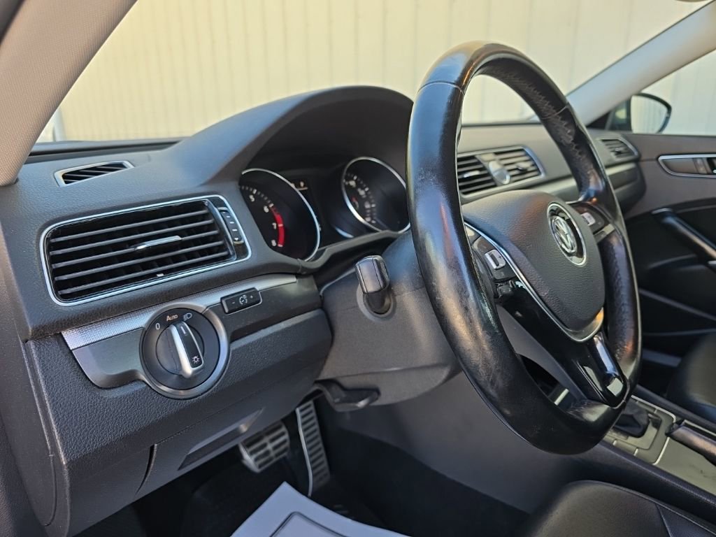 Used 2017 Volkswagen Passat 1.8T R-Line image 16