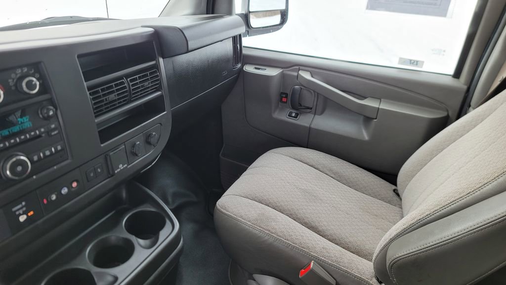 Used 2019 Chevrolet Express 2500 Extended image 23