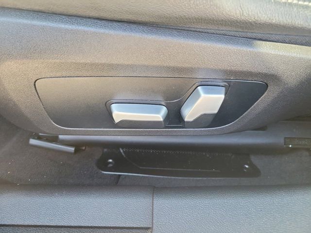 Used 2022 BMW 330e image 25