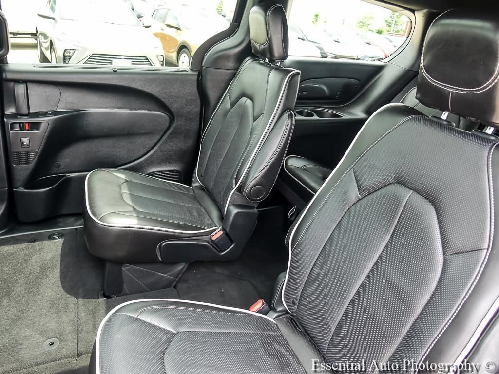 Used 2026 Chrysler Pacifica Limited FWD image 14