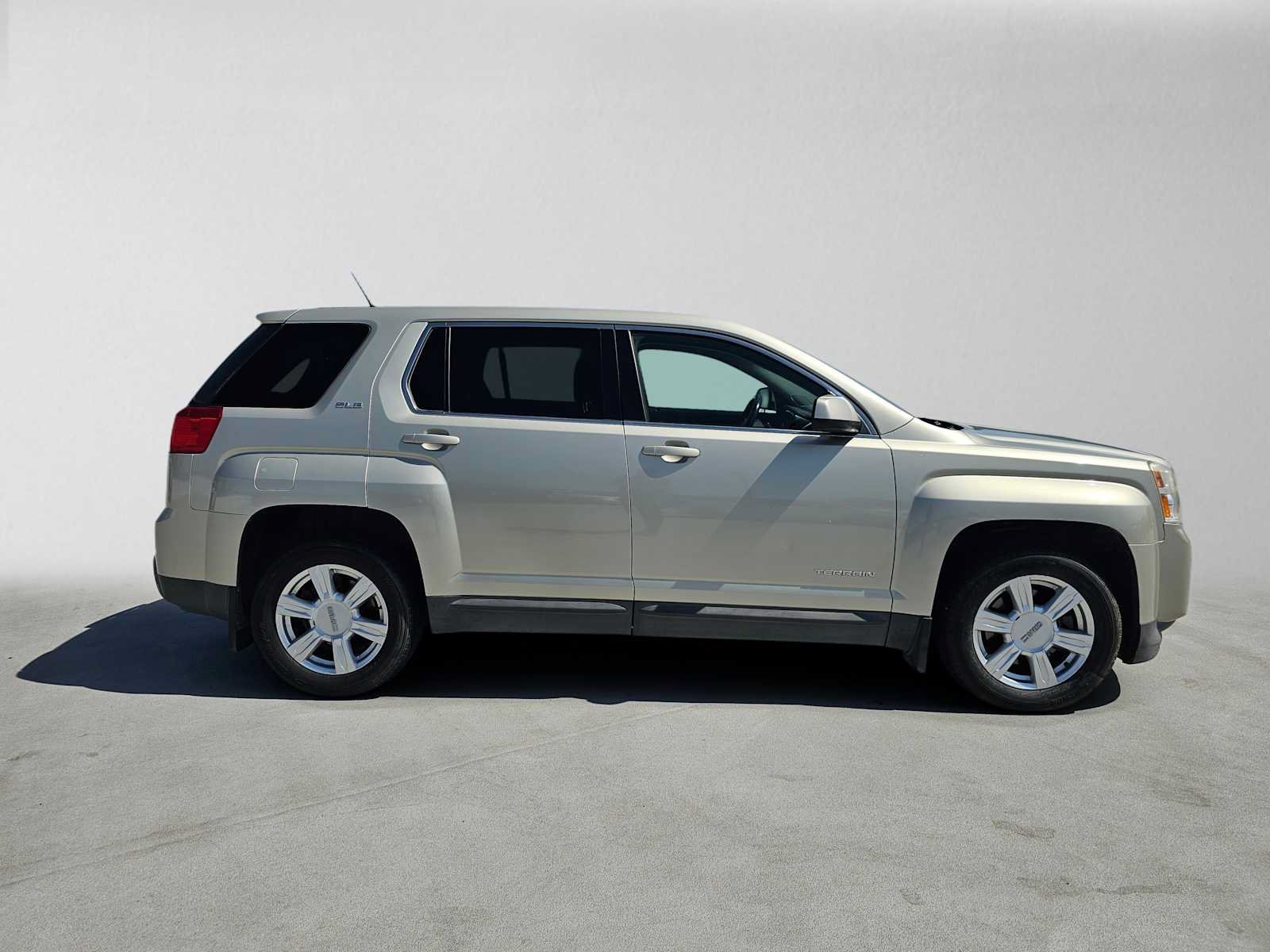 Used 2014 GMC Terrain SLE w/ LPO, Protection Package FWD image 2