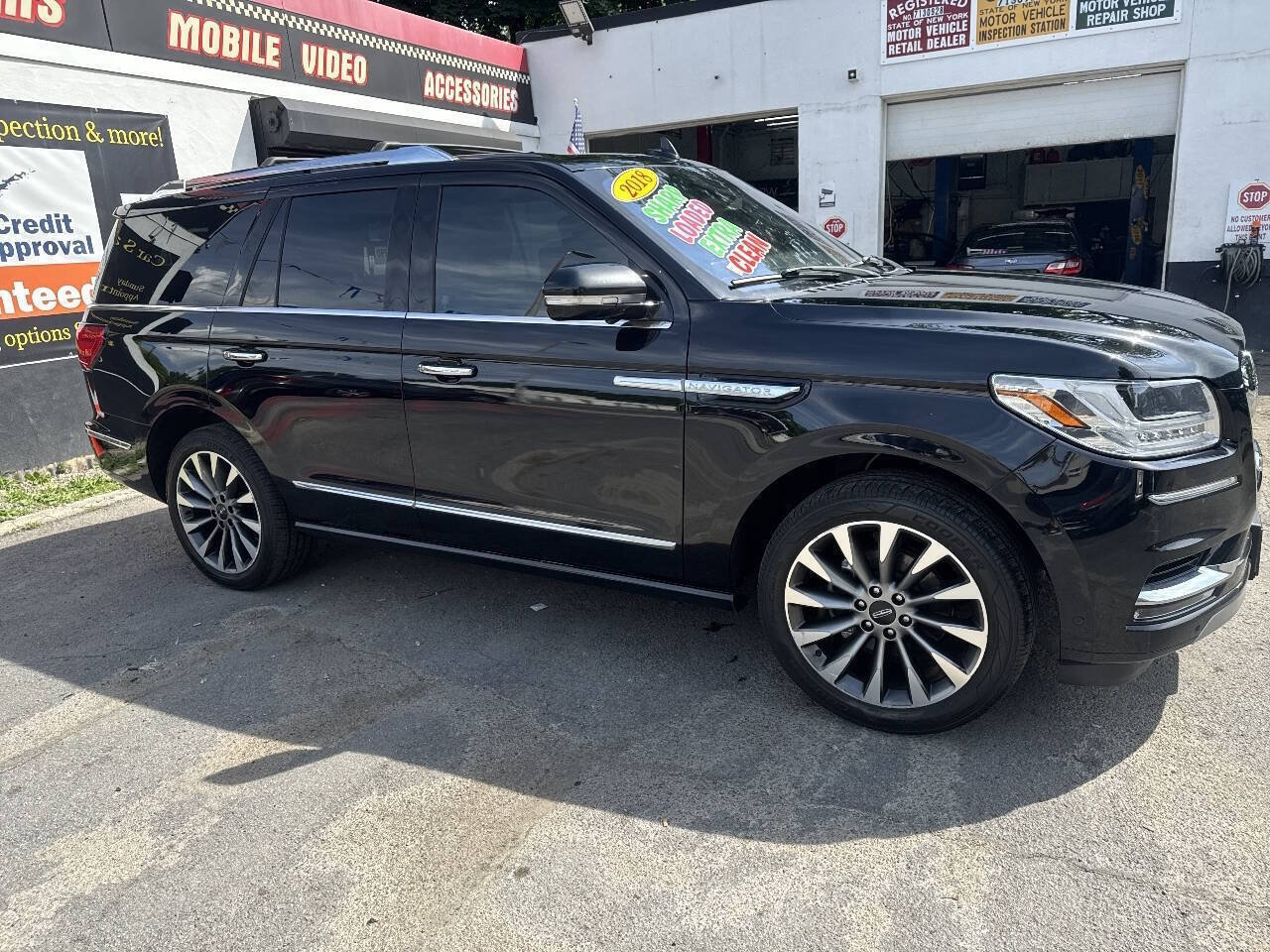 Used 2018 Lincoln Navigator Select w/ Technology Package AWD/4WD image 5