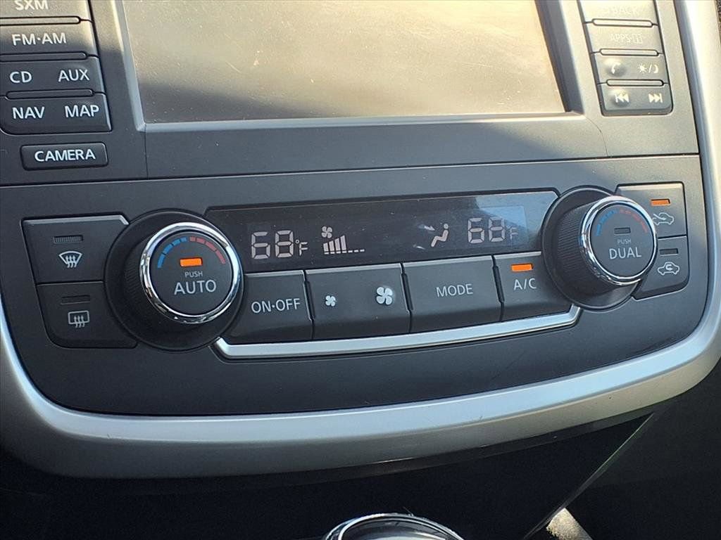 Used 2016 Nissan Altima 3.5 SL FWD image 9