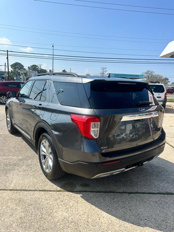 Used 2020 Ford Explorer XLT w/ Equipment Group 202A image 3