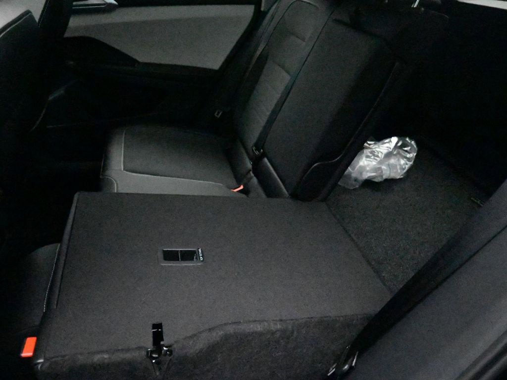 New 2025 Volkswagen Taos SE image 25