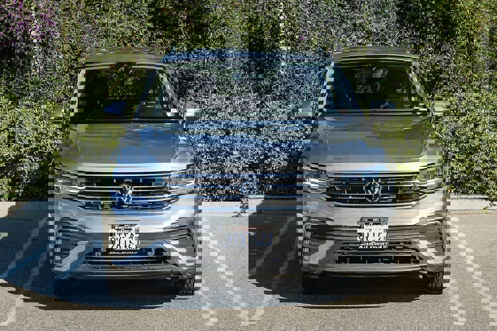 Used 2022 Volkswagen Tiguan SE image 2