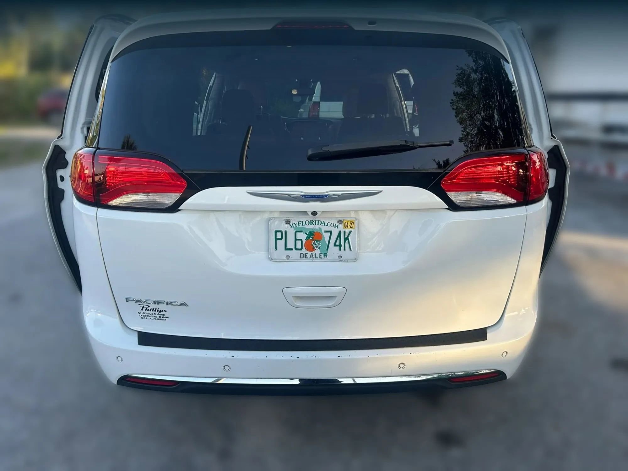 Used 2018 Chrysler Pacifica Touring-L Plus w/ Tire & Wheel Group FWD image 18