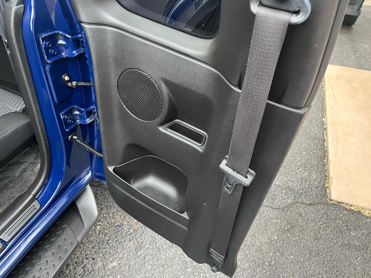 Used 2010 GMC Canyon SLE image 26