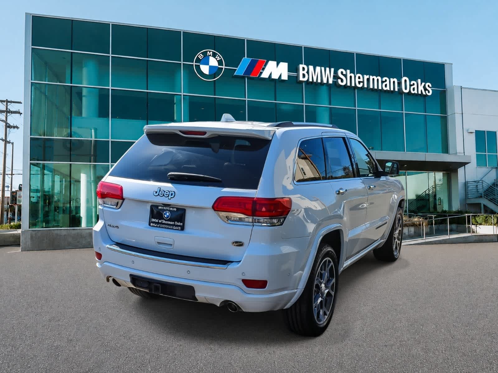 Used 2021 Jeep Grand Cherokee Overland AWD/4WD image 4