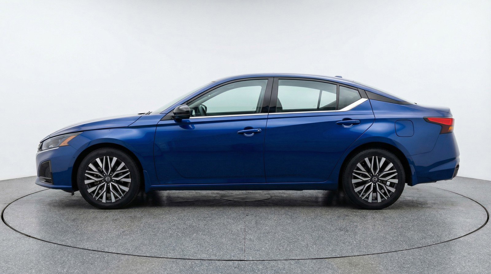 Used 2025 Nissan Altima 2.5 SV image 5