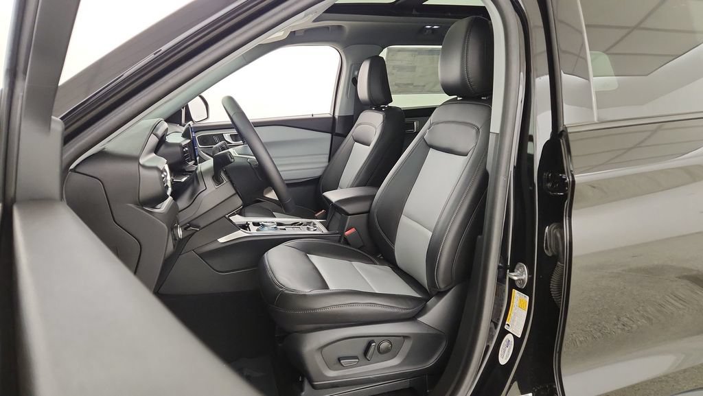 New 2024 Ford Explorer XLT w/ Equipment Group 202A AWD/4WD image 15