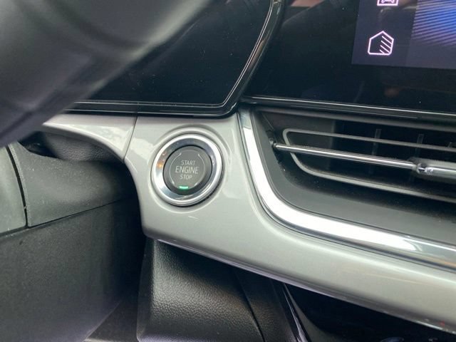 Used 2025 Chevrolet Trax LT FWD image 17