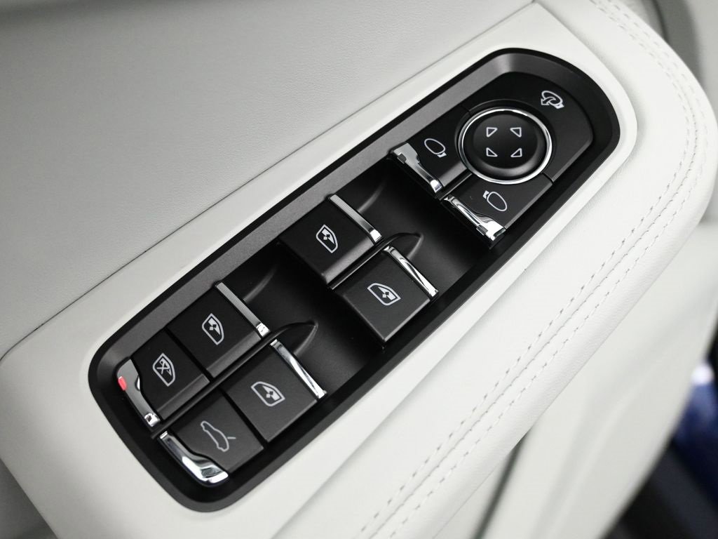 New 2025 Porsche Macan Turbo image 19