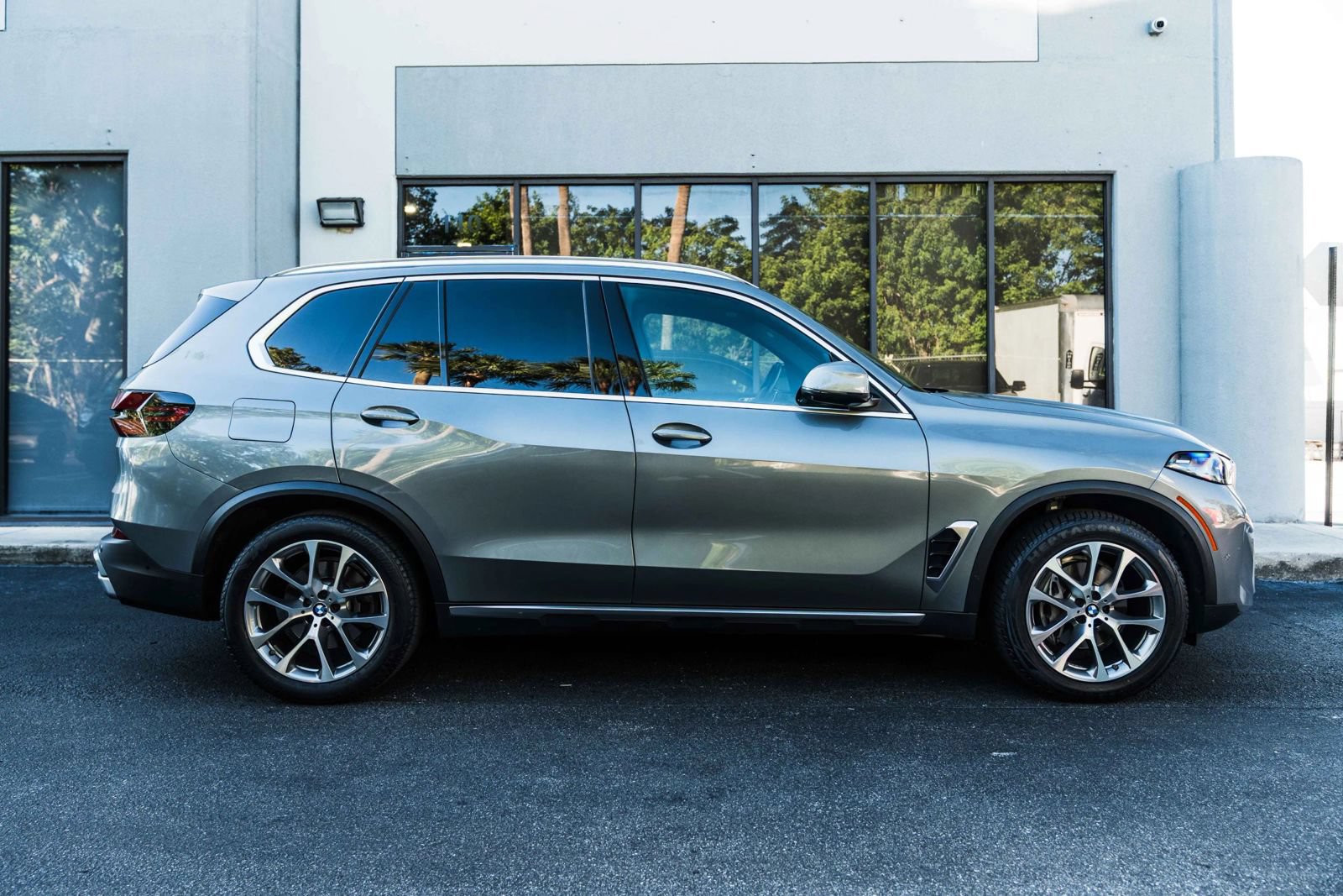 Used 2024 BMW X5 xDrive40i w/ Executive Package AWD/4WD image 8