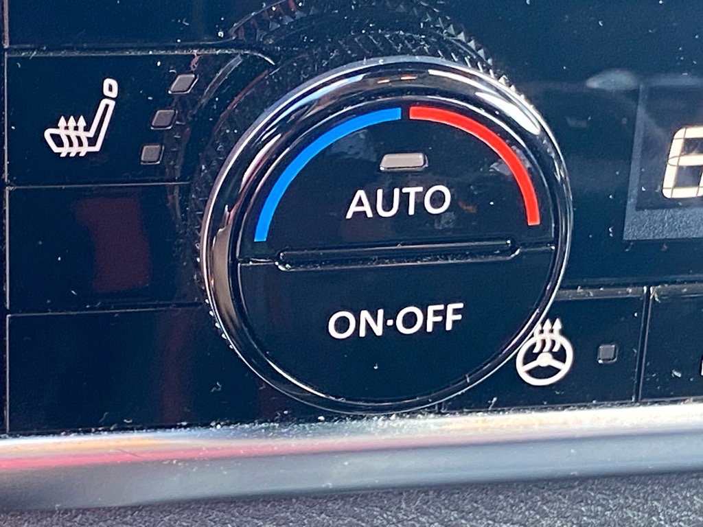 Used 2021 Nissan Rogue Platinum image 13