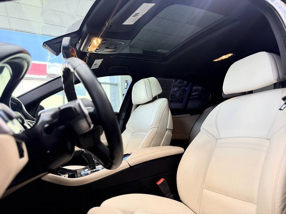 Used 2015 BMW 550i Sedan RWD image 5