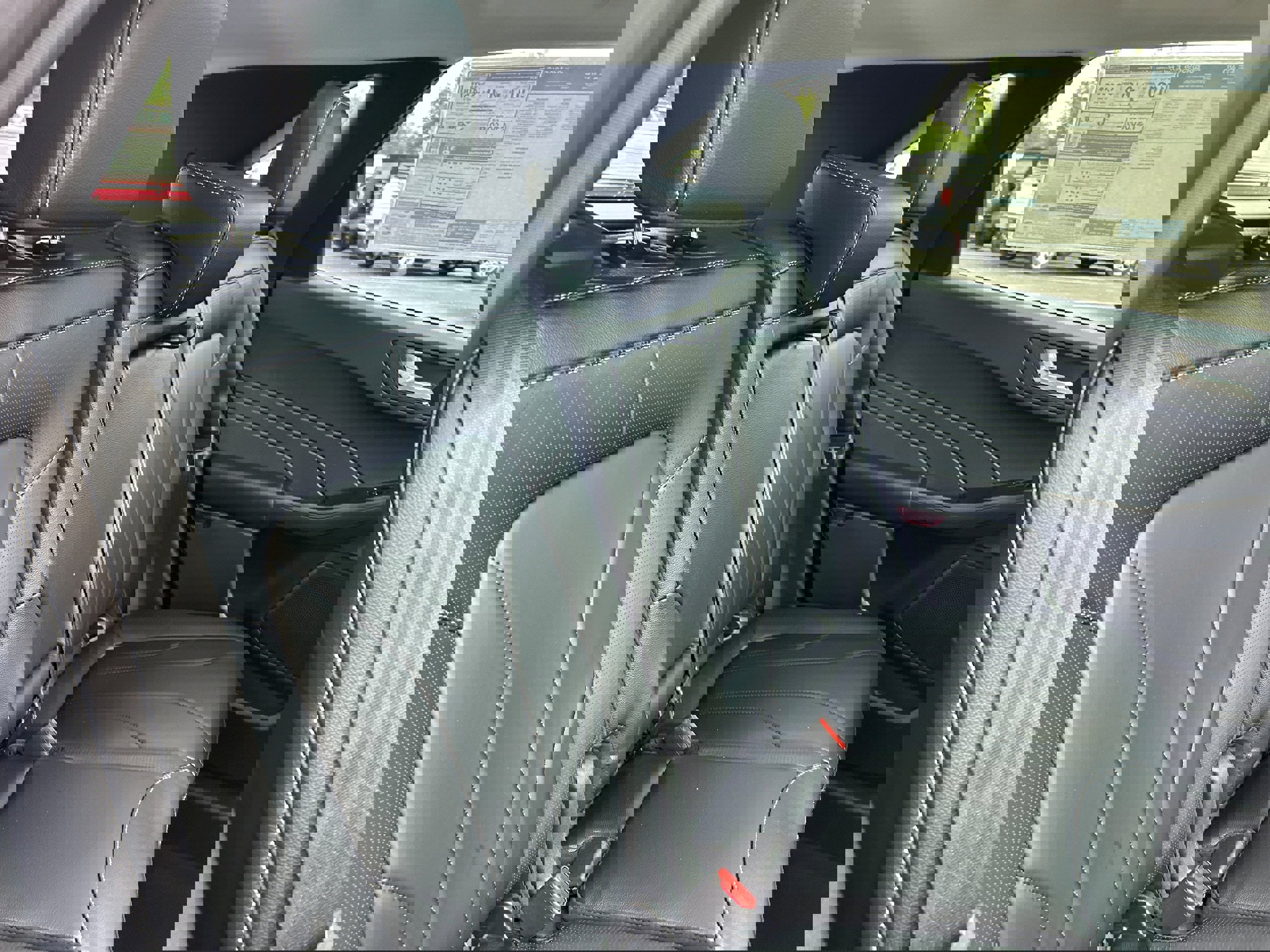 New 2025 Ford Escape SE w/ PHEV Premium Package FWD image 32