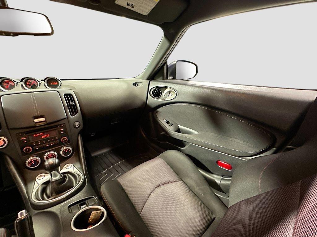 Used 2020 Nissan 370Z Coupe image 22