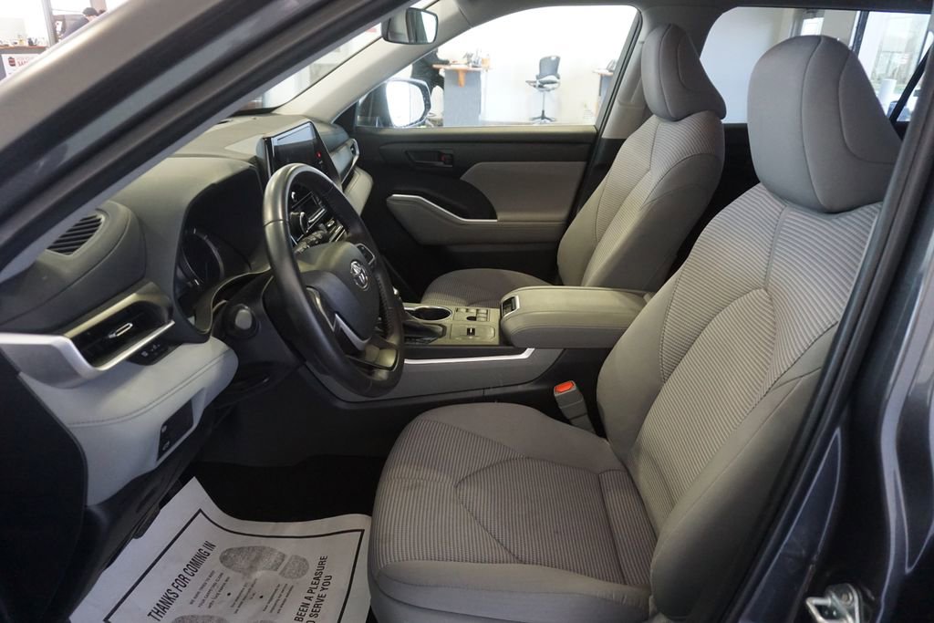 Used 2023 Toyota Highlander LE image 18