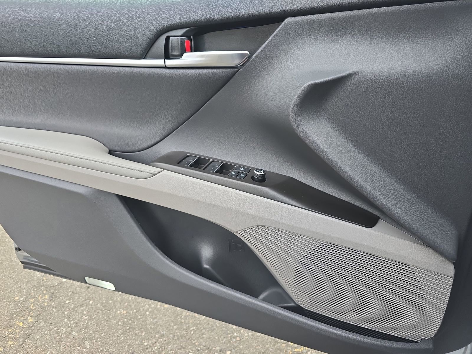 Used 2022 Toyota Camry XLE image 32