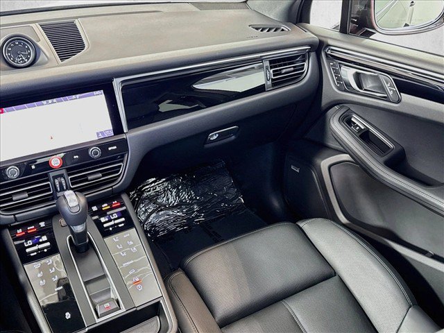 Certified 2026 Porsche Macan Turbo AWD/4WD image 21