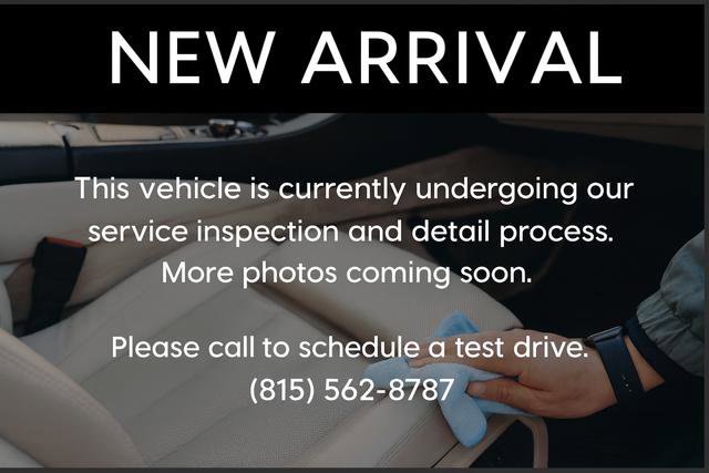 Used 2017 Chevrolet Cruze LT w/ Convenience Package FWD image 2