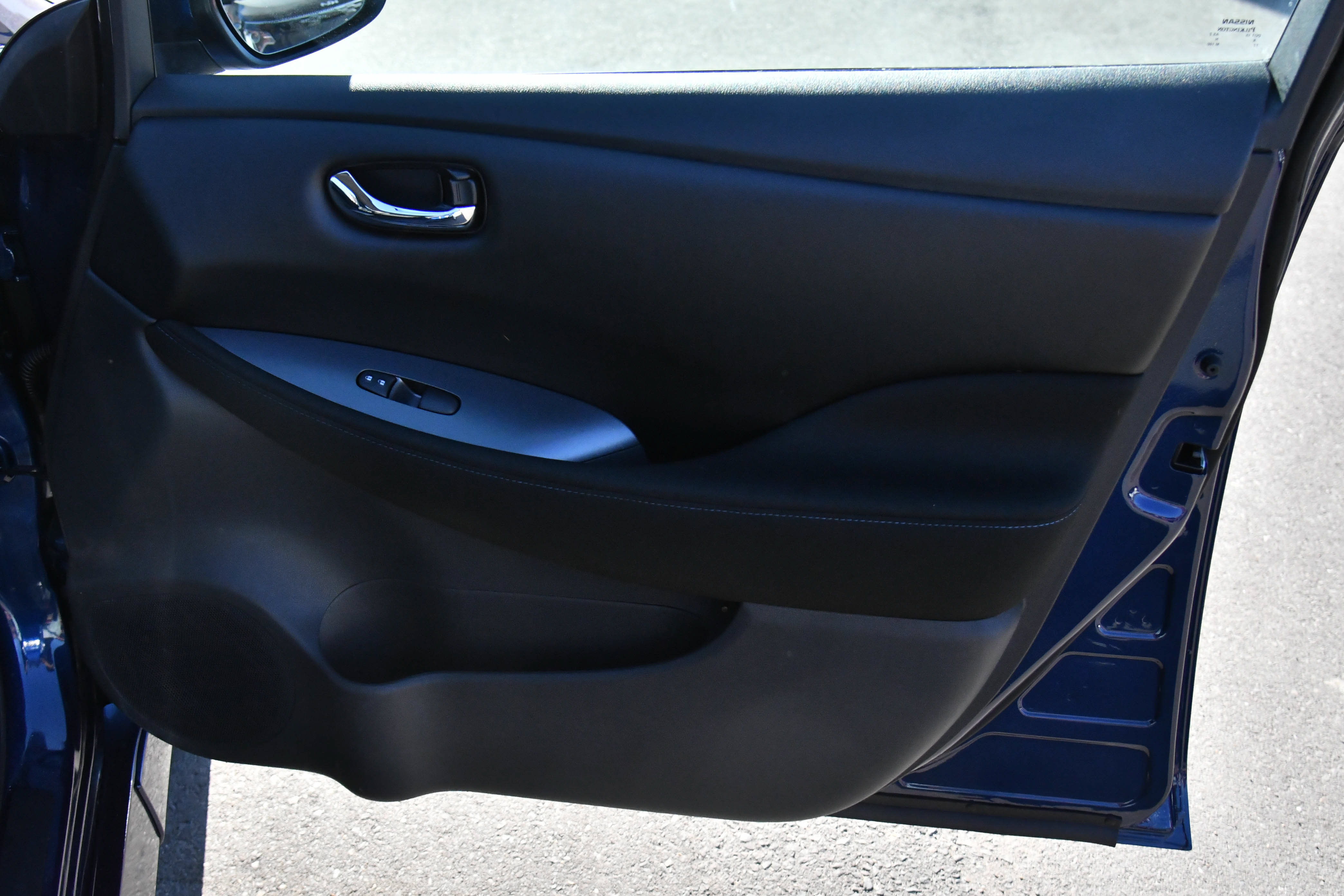 Used 2025 Nissan Leaf S FWD image 40