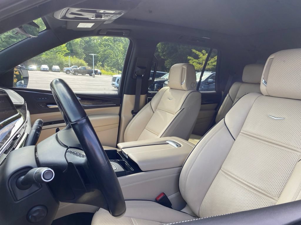 Used 2021 Cadillac Escalade Premium Luxury AWD/4WD image 16