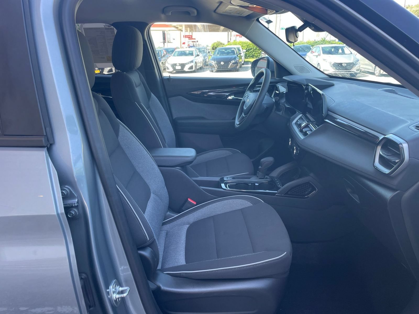 Used 2025 Chevrolet TrailBlazer LT FWD image 36