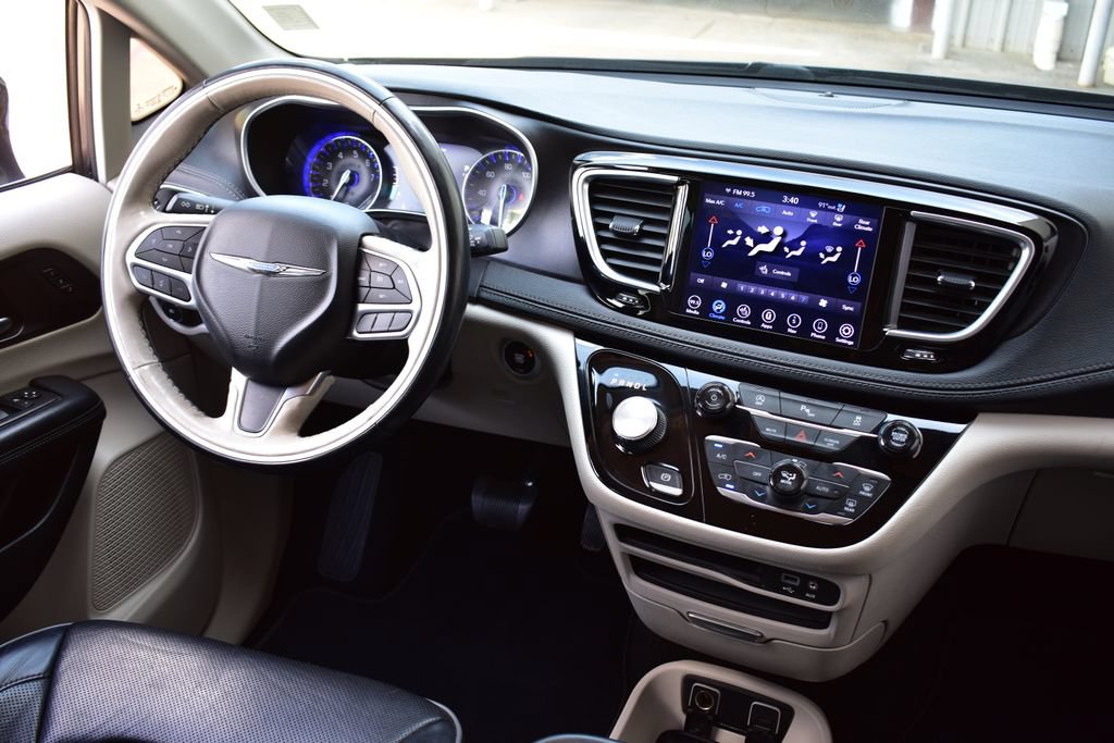 Used 2020 Chrysler Pacifica Limited FWD image 33