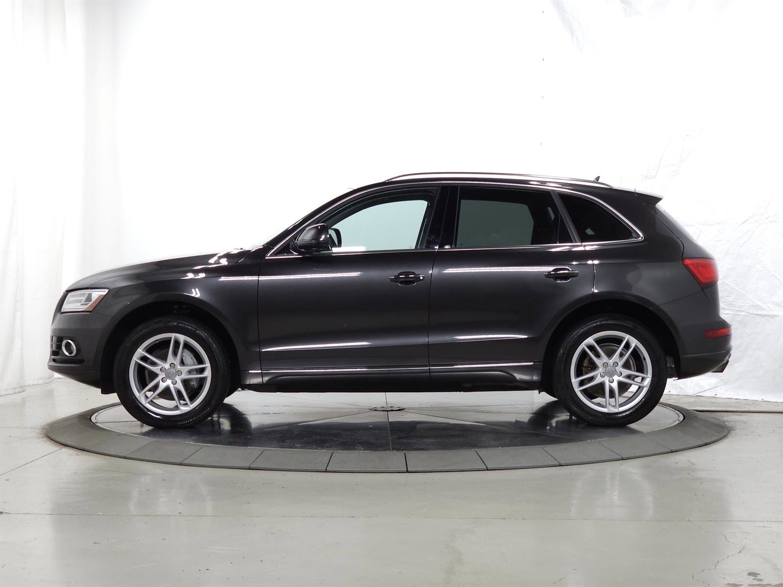 Used 2016 Audi Q5 2.0T Premium Plus w/ Technology Package image 4