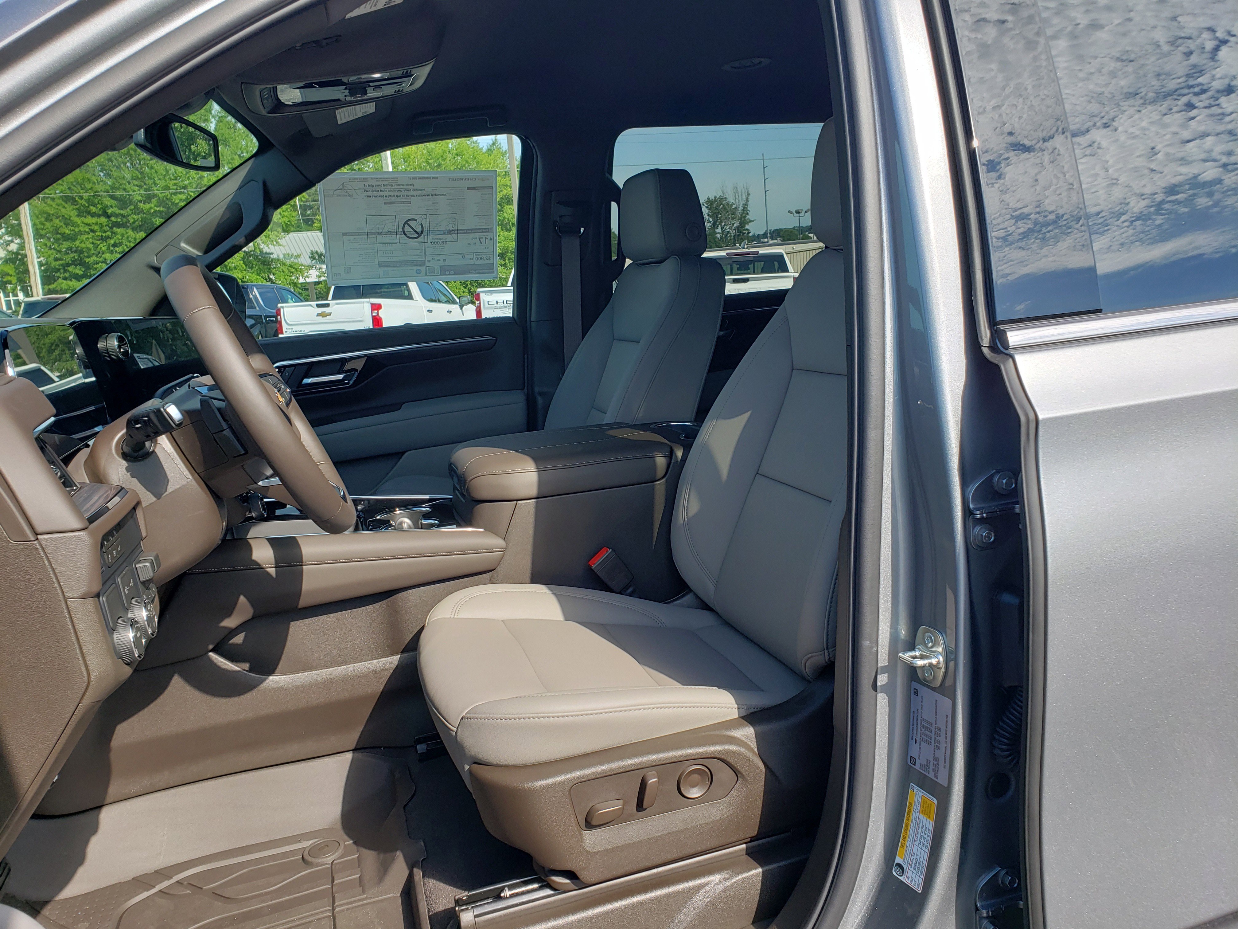 New 2026 Chevrolet Suburban LT w/ Comfort Package RWD image 32