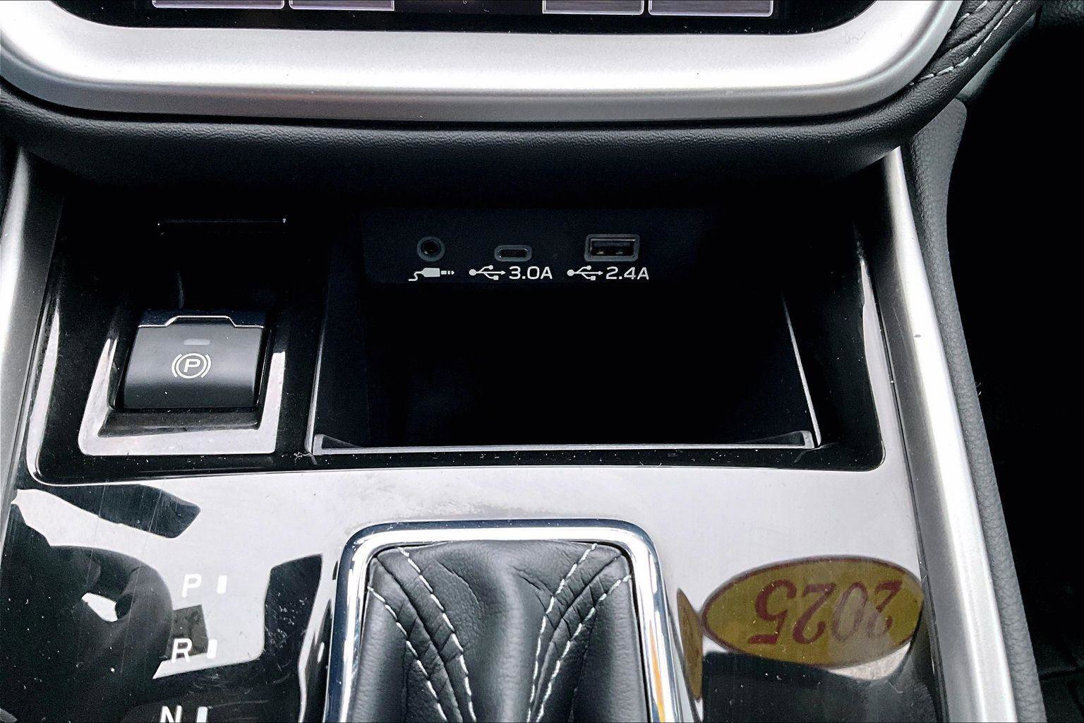 Used 2025 Subaru Outback Premium image 28
