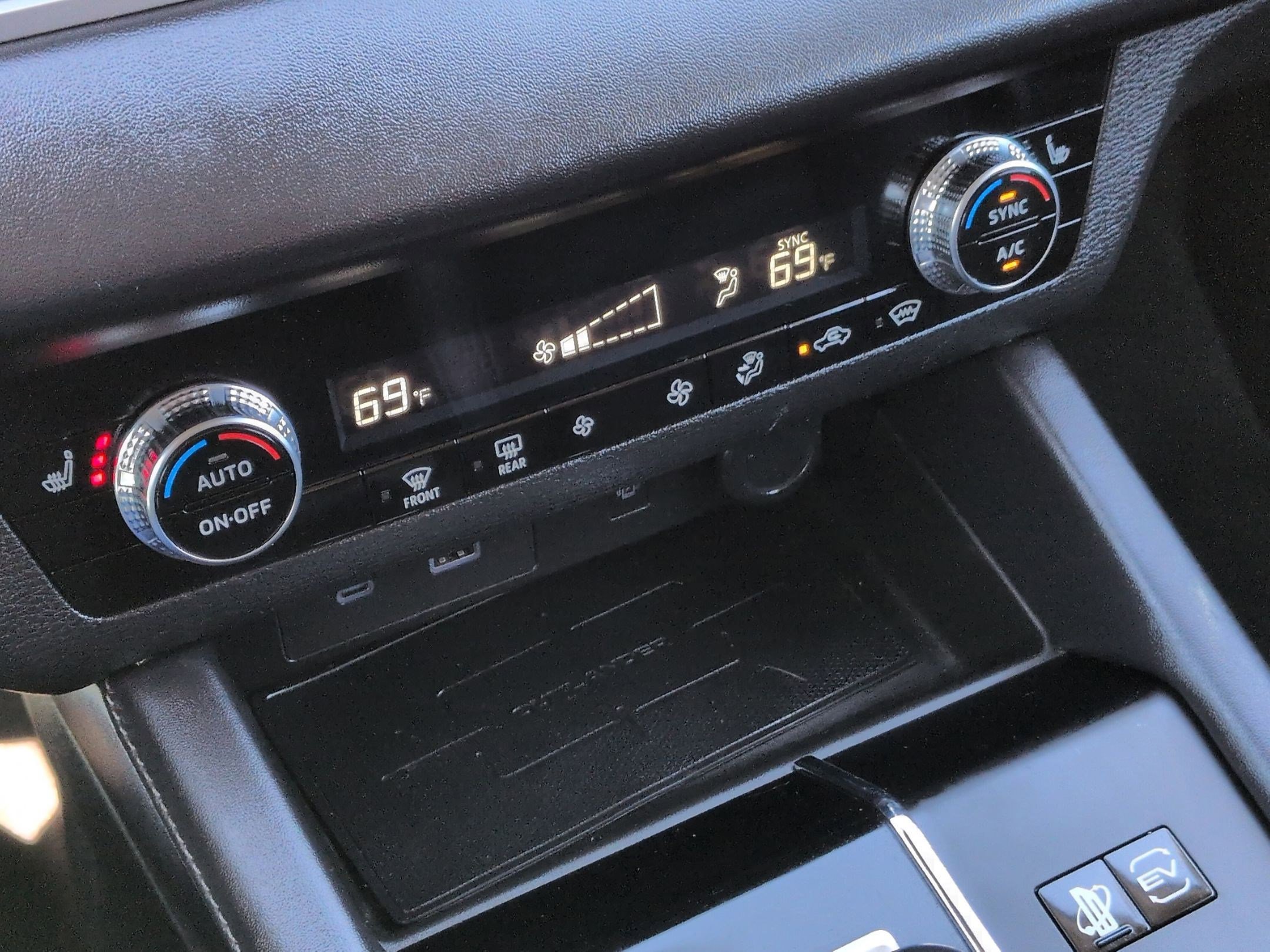 Used 2023 Mitsubishi Outlander SE image 27