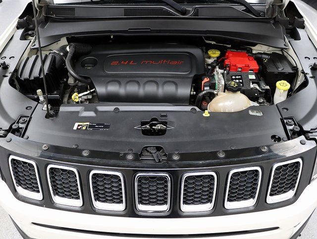 Used 2019 Jeep Compass Latitude image 28