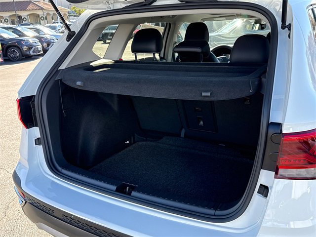 Certified 2023 Volkswagen Taos SE w/ Panoramic Sunroof Package image 18