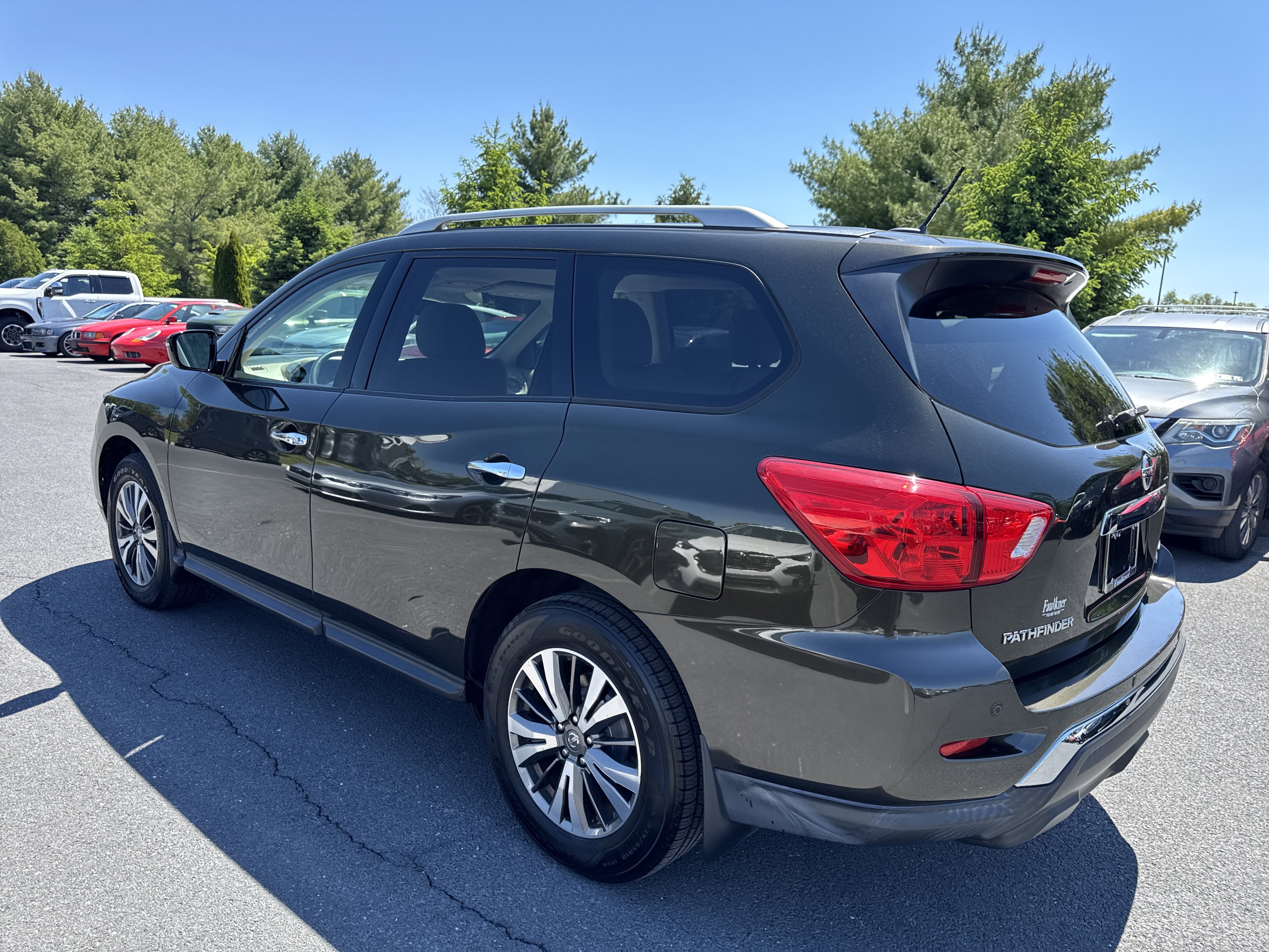 Used 2017 Nissan Pathfinder SV AWD/4WD image 27
