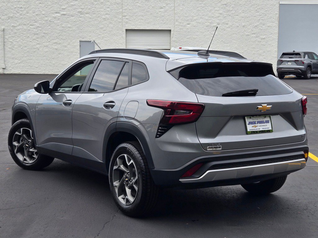 Certified 2025 Chevrolet Trax LT FWD image 13