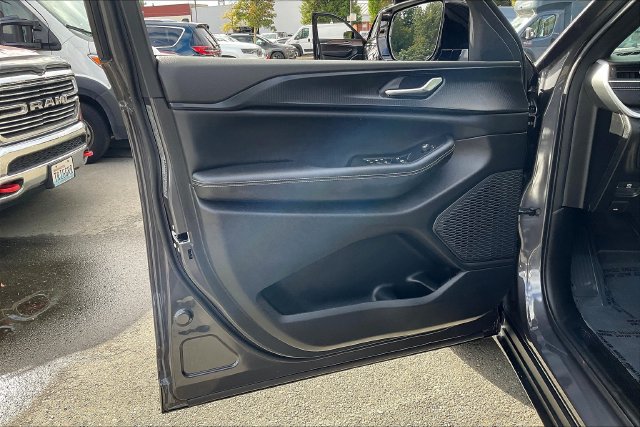 New 2025 Jeep Grand Cherokee L Altitude AWD/4WD image 21