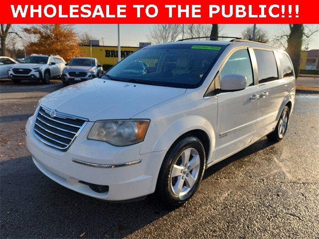 Used 2010 Chrysler Town & Country Touring image 7