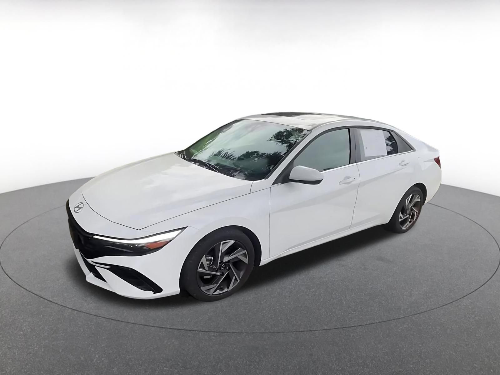 Used 2025 Hyundai Elantra SEL FWD image 8